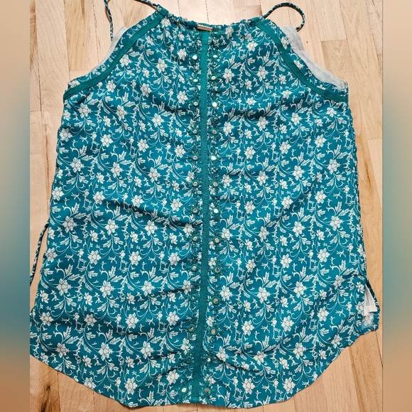 Sleeveless blouse with Adjustable Straps And Decorative mirrors - Picture 6 of 11